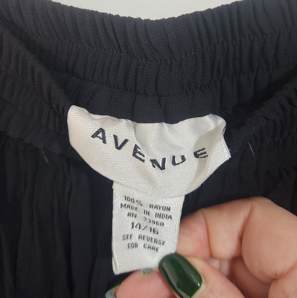 Women's Black Skirt. Size 14/16 - Picture 2 of 7